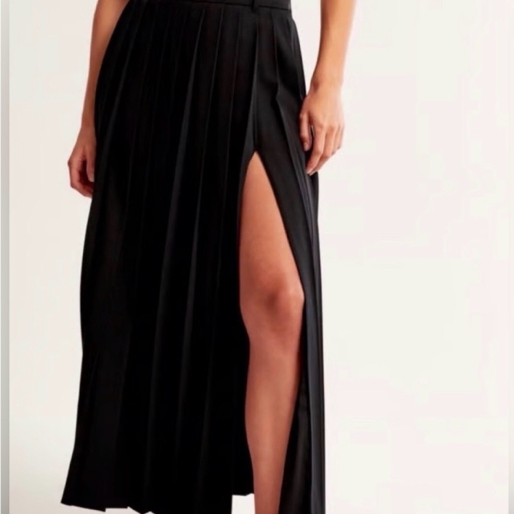 Abercrombie & Fitch Black Pleated Maxi Skirt